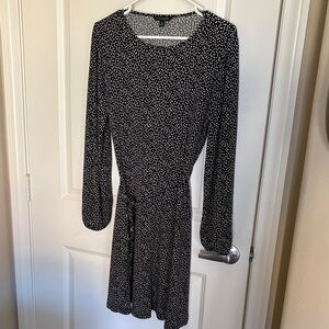 Banana Republic Black and White Long Sleeve Dress